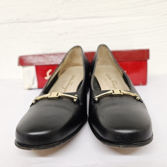 Salvatore Ferragamo Charade Vintage Calf Leather Heels in Black and Gold Sz 9.5 - Picture 4 of 13